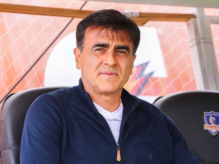 Las reuniones entre Colo Colo y Gustavo Quinteros que acercan al argentino al banco del “Cacique”