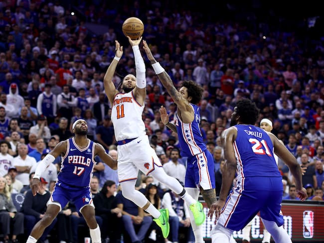 Playoffs NBA: los Knicks dieron el golpe final ante los 76ers para pasar a semifinales de la Conferencia Este