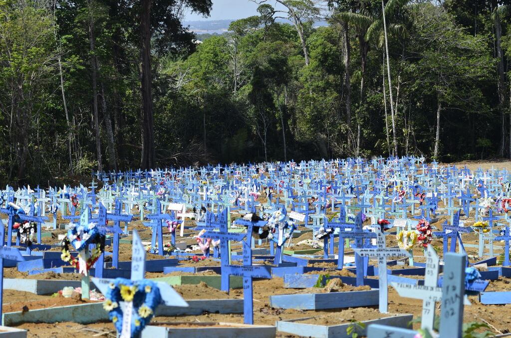 Víctimas del Covid-19 en el cementerio Parque Taruman de Amazonas