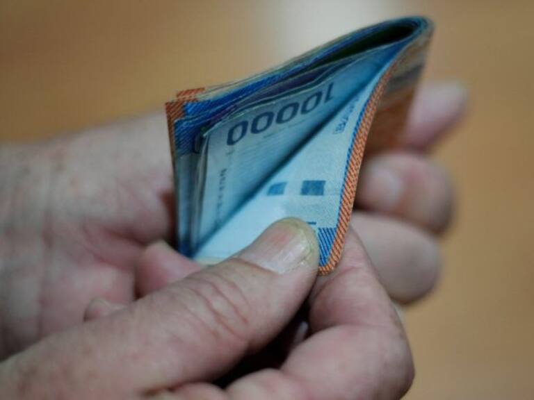 Remuneraciones reales en Chile caen 1,7% en los últimos 12 meses según el INE