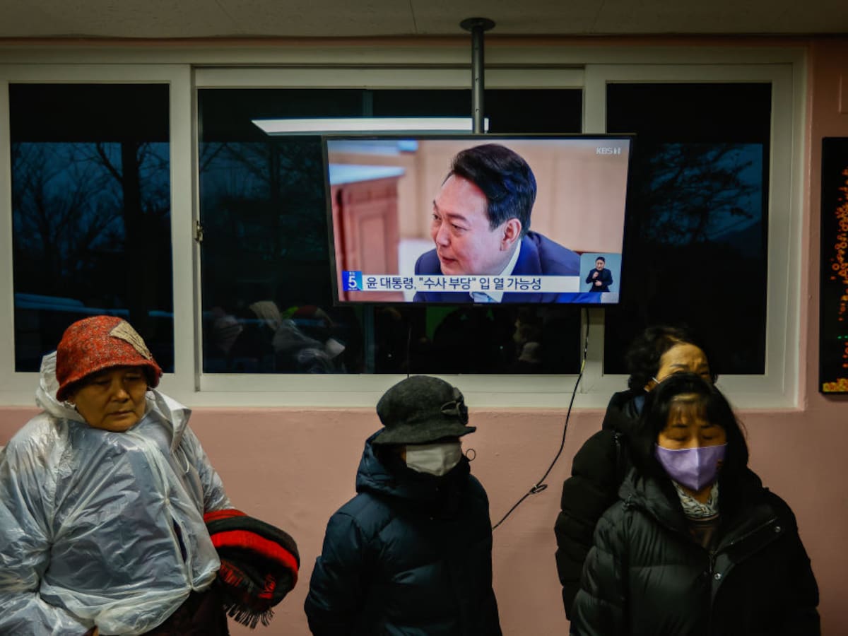 Corea del Sur: presidente destituido guarda silencio ante corte y piden ampliar su detención