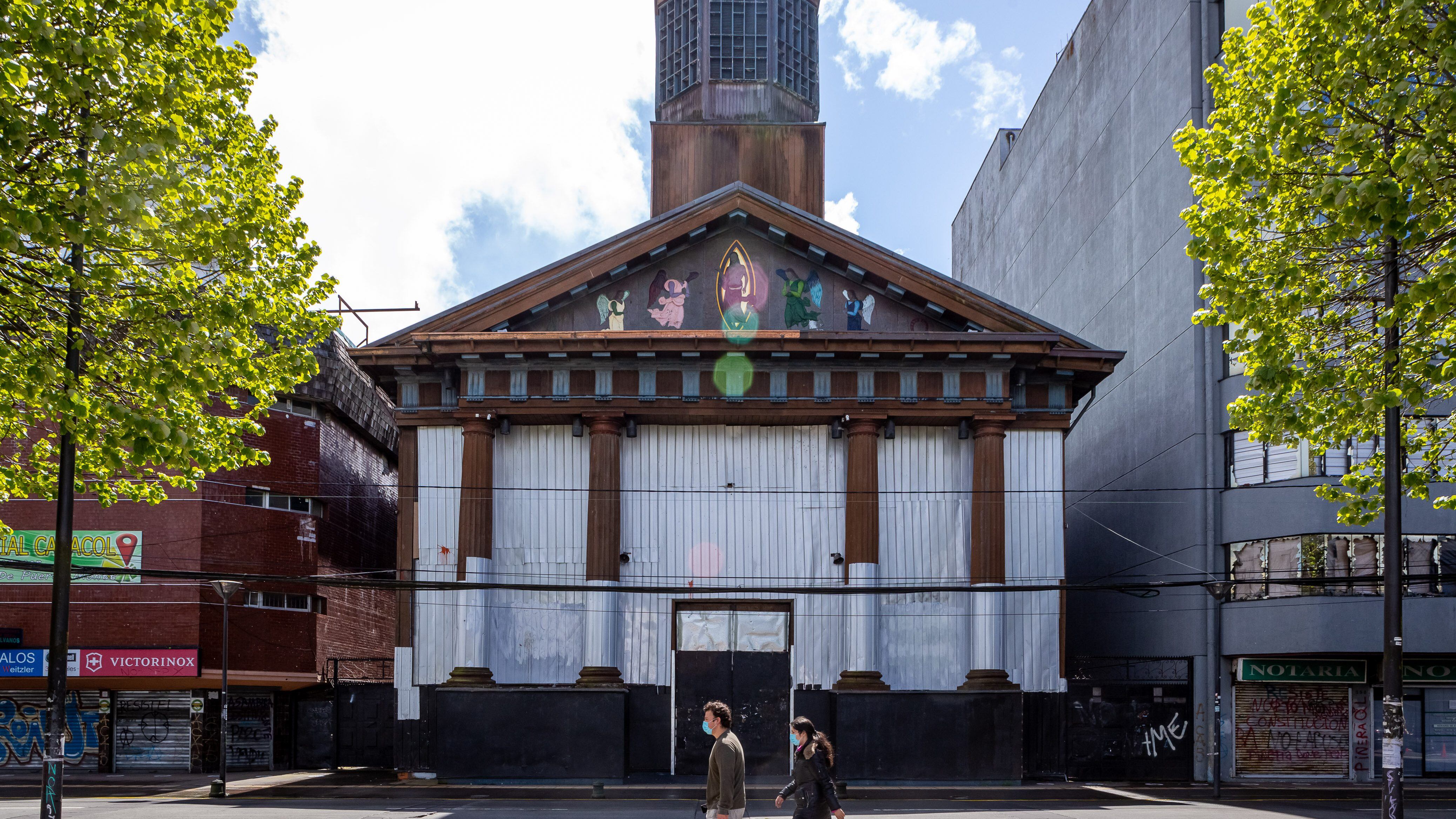 Condenaron a sujeto que atacó la catedral de Puerto Montt durante el estallido social