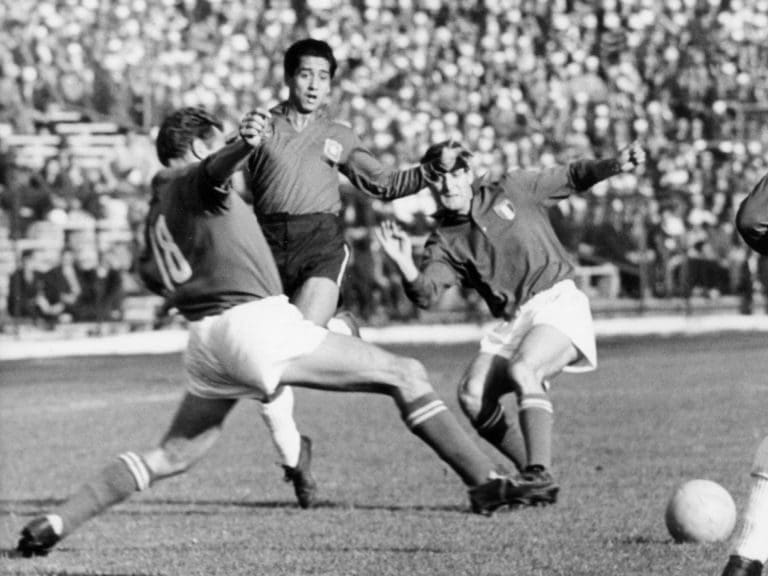 Italian defender David (L) tries to reach the ball and lunges forward while Chilean forward Leonel Sanchez (R, no 11) looks on during the 1962 World Cup group game Chile against Italy at the National Stadium in Santiago de Chile, Chile, 2 June 1962. Chile won the game 2-0 in front of 66,000 spectators. The game was considered to be a scandal due to a continues series of fouls and assaults on the pitch which disrupted the game. Davis and Sanchez clashed repeatedly during the game. Two Italian players were sent off whereby one player only left when police officers escorted him off the pitch. (Photo by -/picture alliance via Getty Images)