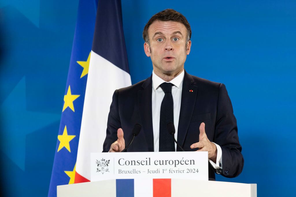 El presidente de Francia, Emmanuel Macron, habla con los medios tras una cita de los líderes de la Unión Europea en la ciudad de Bruselas en Bélgica.