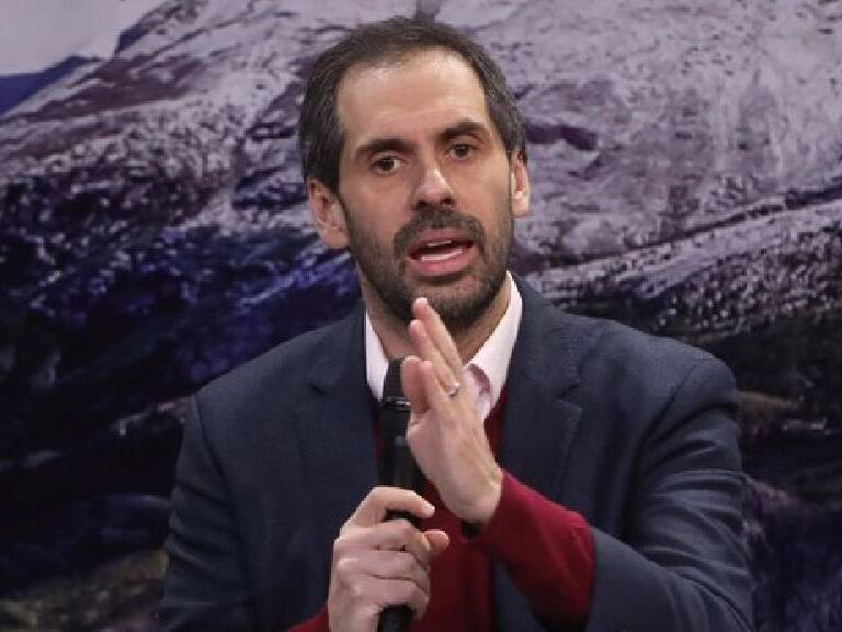 Ministro de Economía sufre robo de su celular: contenía información de la cartera