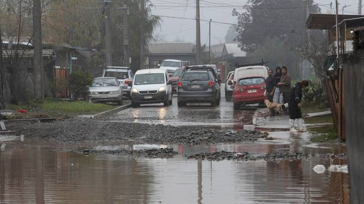 Sistema frontal deja al menos 40 viviendas afectadas y 30 personas aisladas en el sur de Chile