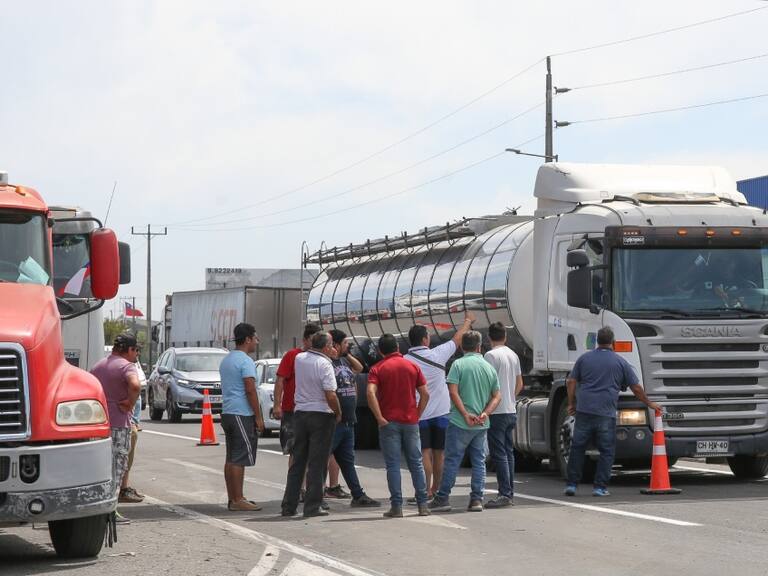 Camioneros mantienen paro: se registran bloqueos en diversas rutas del país