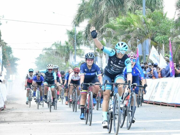Paola Muñoz gana la primera etapa de la Vuelta a Formosa Femenina Internacional