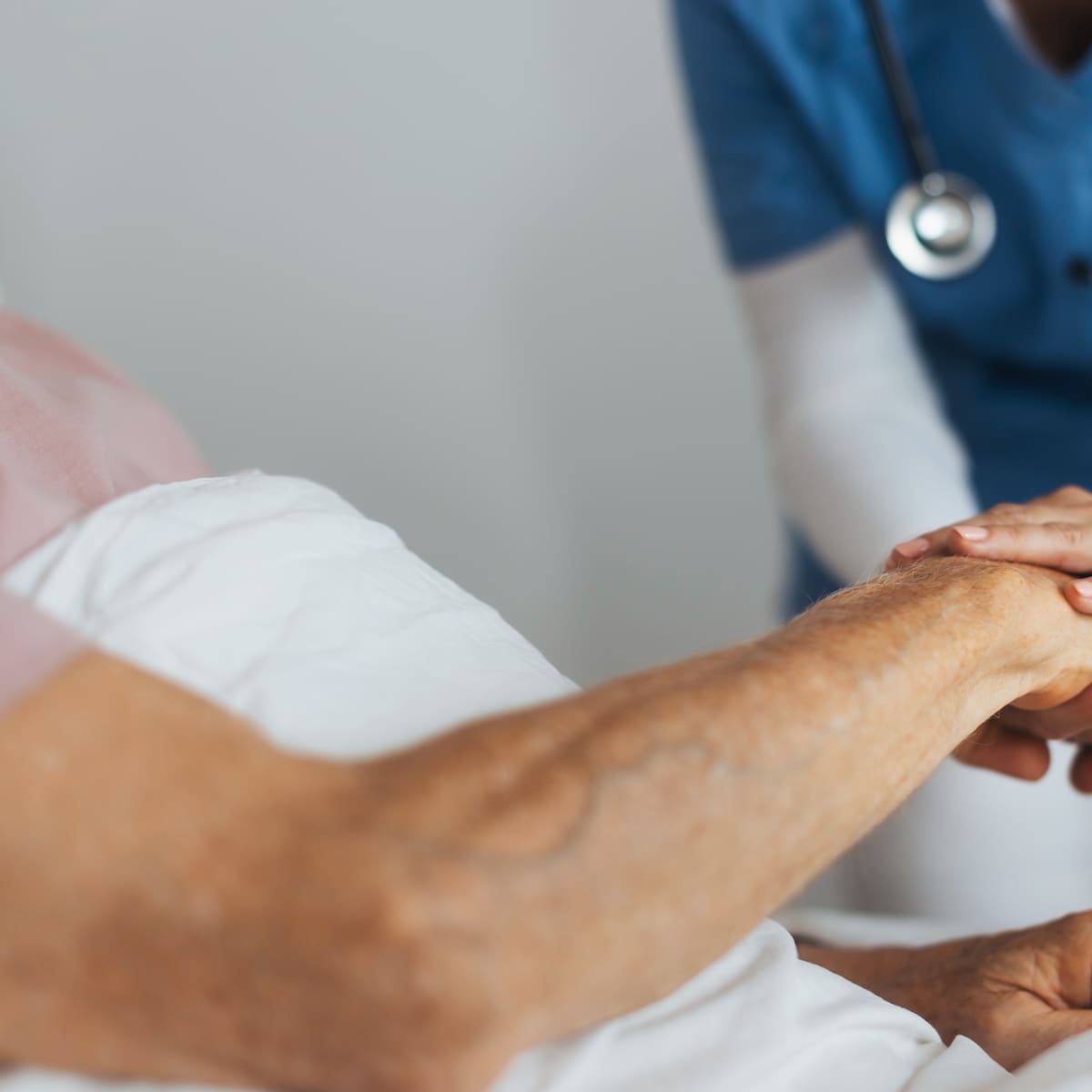 Corte ordena gestionar trasplante para paciente con leucemia al que Minsal rechazó por su edad