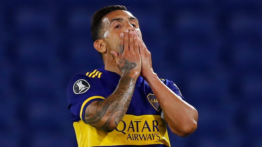 Argentina's Boca Juniors Carlos Tevez reacts during the Copa Libertadores semifinal football match against Brazil's Santos at La Bombonera stadium in Buenos Aires, on January 6, 2021. (Photo by AGUSTIN MARCARIAN / various sources / AFP) (Photo by AGUSTIN MARCARIAN/AFP via Getty Images)