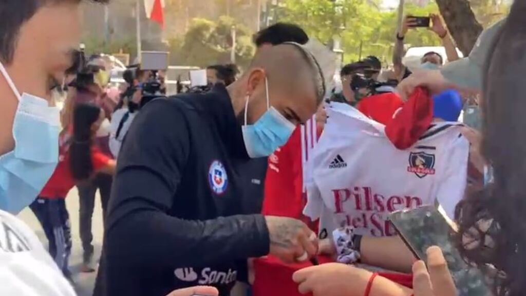 La Roja comparte con los hinchas en el hotel de concentración a horas del Chile-Uruguay