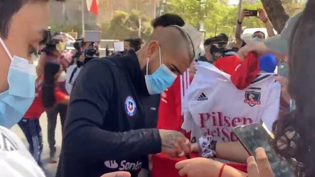 La Roja comparte con los hinchas en el hotel de concentración a horas del Chile-Uruguay