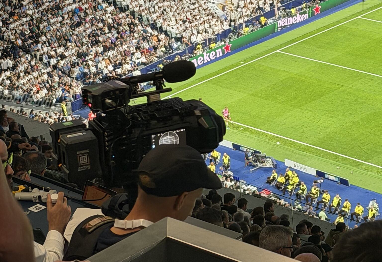 Cámaras para el 'Bernabéu Infinito'.