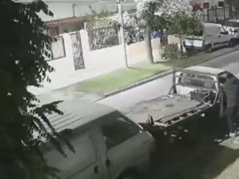 Delincuentes roban furgón utilizando una grúa en San Miguel