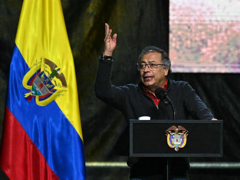 El presidente de Colombia, Gustavo Petro, habla durante la promulgación de una ley en la ciudad de Bogotá