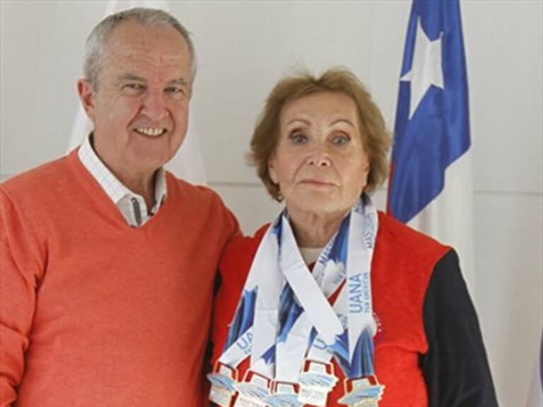 Eliana Busch, nadadora chilena de 83 años, regresó al país con 5 medallas Panamericanas