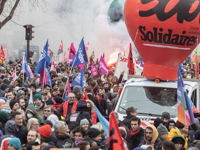 Masiva marcha en contra de la reforma de pensiones en Francia