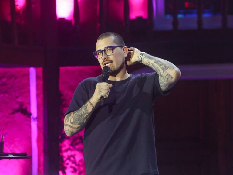 “Ya po mier...”: Así fue el tenso inicio de Claudio Michaux en el Festival de Olmué debido a inesperado problema