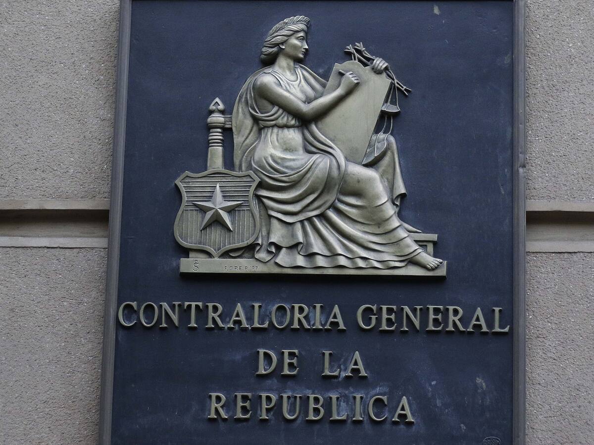 Contraloría detectó diferencias en cifra de fallecidos por Covid-19 entre informe del DEIS y dos balances del Minsal