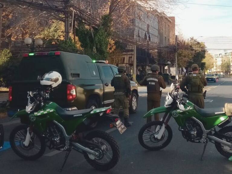 Carabineros confirma presencia de granada inactiva en jardín de edificio evacuado en Providencia