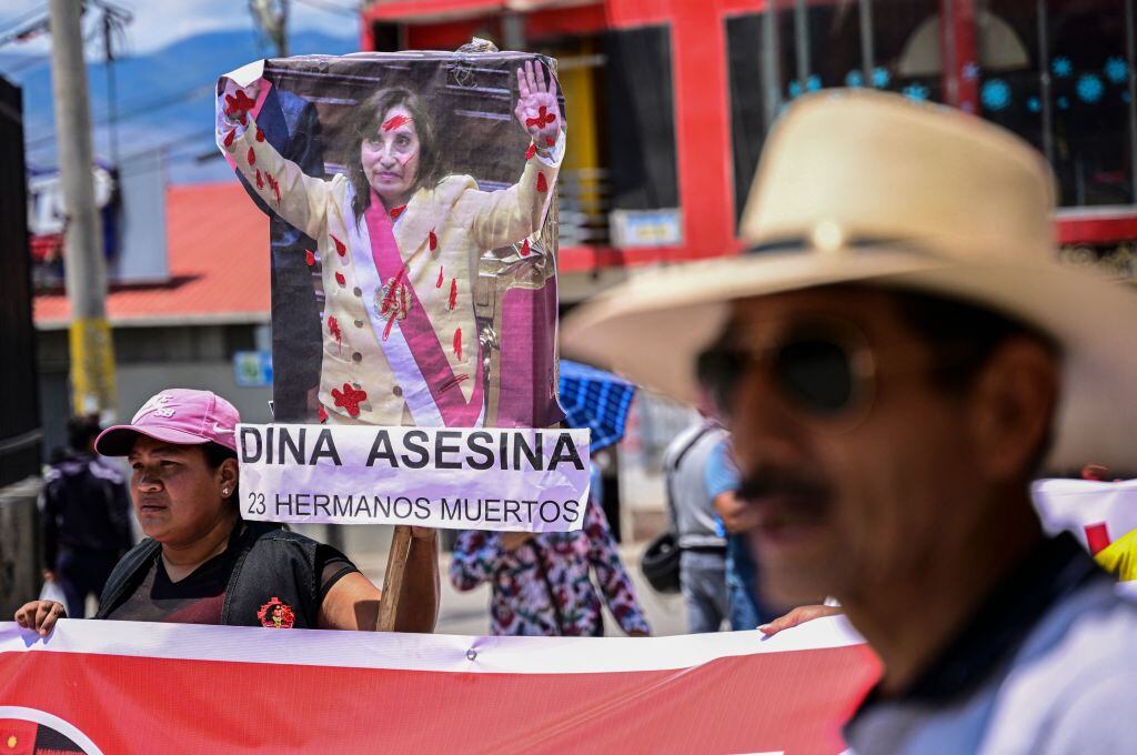 Manifestantes rechazan a Dina Boluarte como presidente interina del Perú