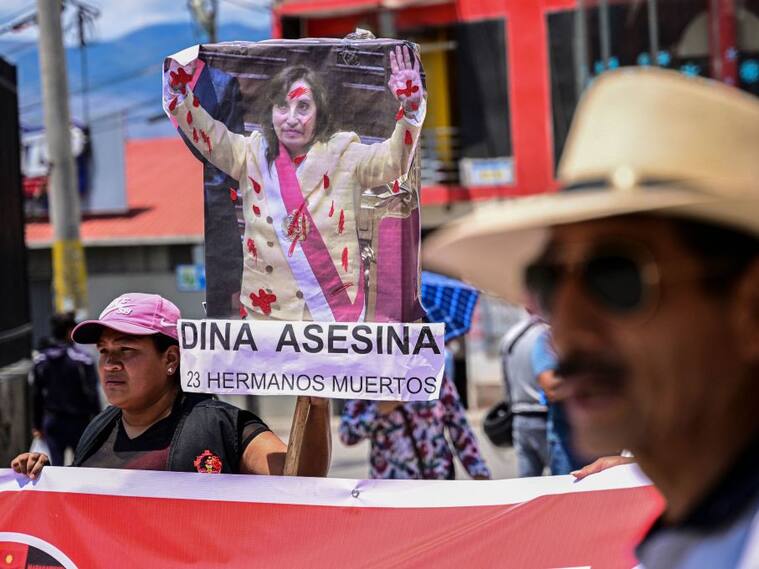 Manifestantes rechazan a Dina Boluarte como presidente interina del Perú