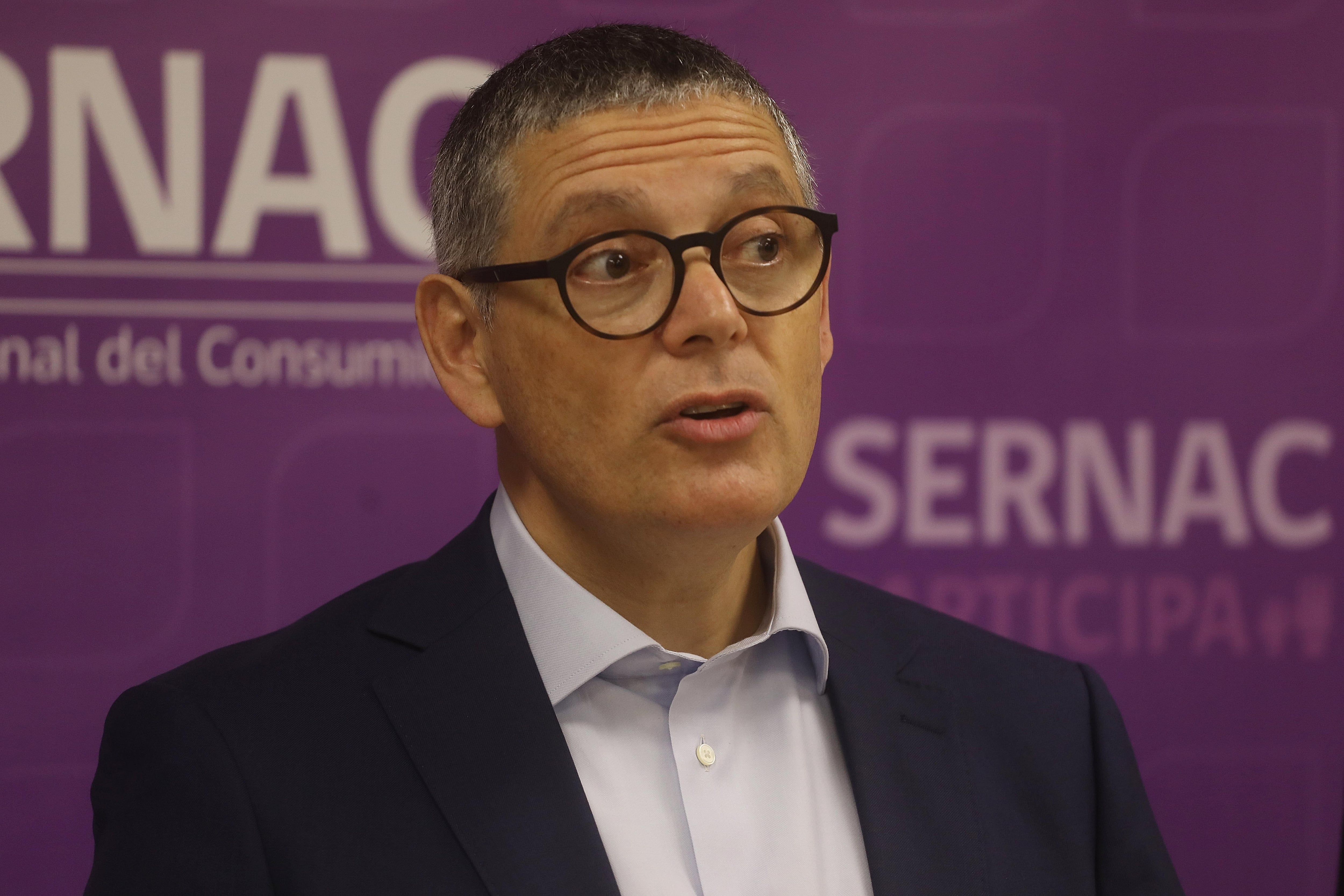 “Va a dejar el cargo”: Gobierno confirma salida de director del Sernac tras meses de suspensión por denuncia