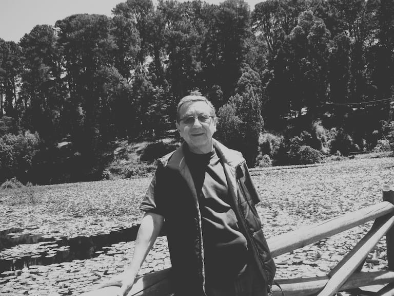 Muere histórico periodista chileno Leonardo Cáceres: fue quien anunció el último discurso de Salvador Allende en 1973