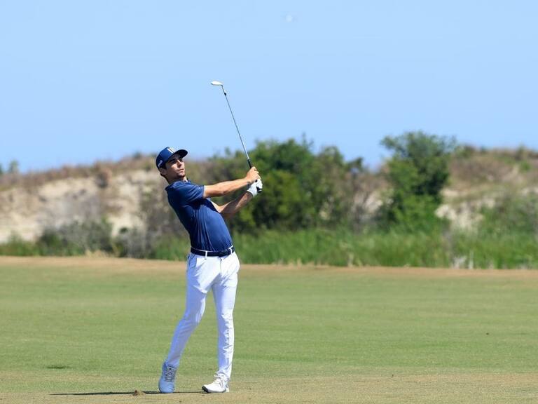 Joaquín Niemann arrancó en el top 30 del Travelers Championship