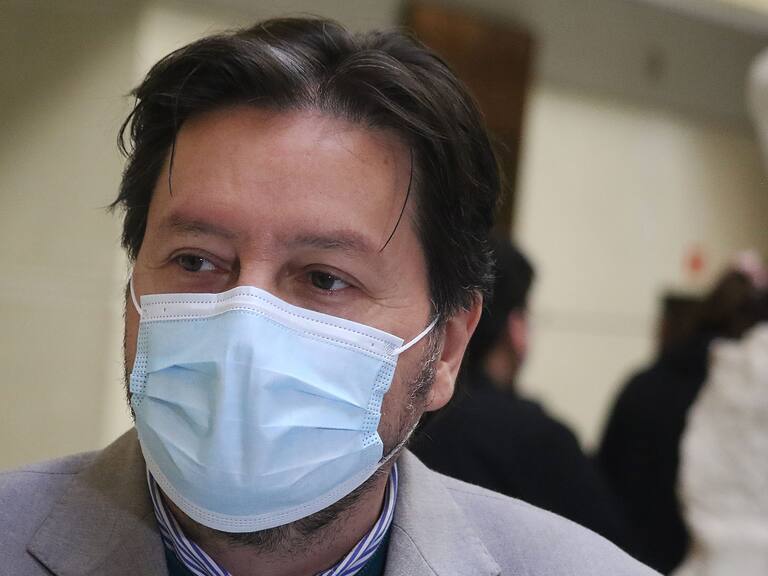 Tucapel Jiménez tras el fallecimiento de Lucía Hiriart: «Es un momento de reflexión en vísperas de lo que está en juego el domingo»