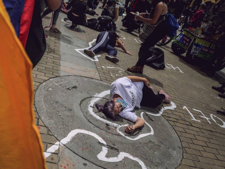 Manifestantes denuncian los asesinatos durante las protestas en Bogotá