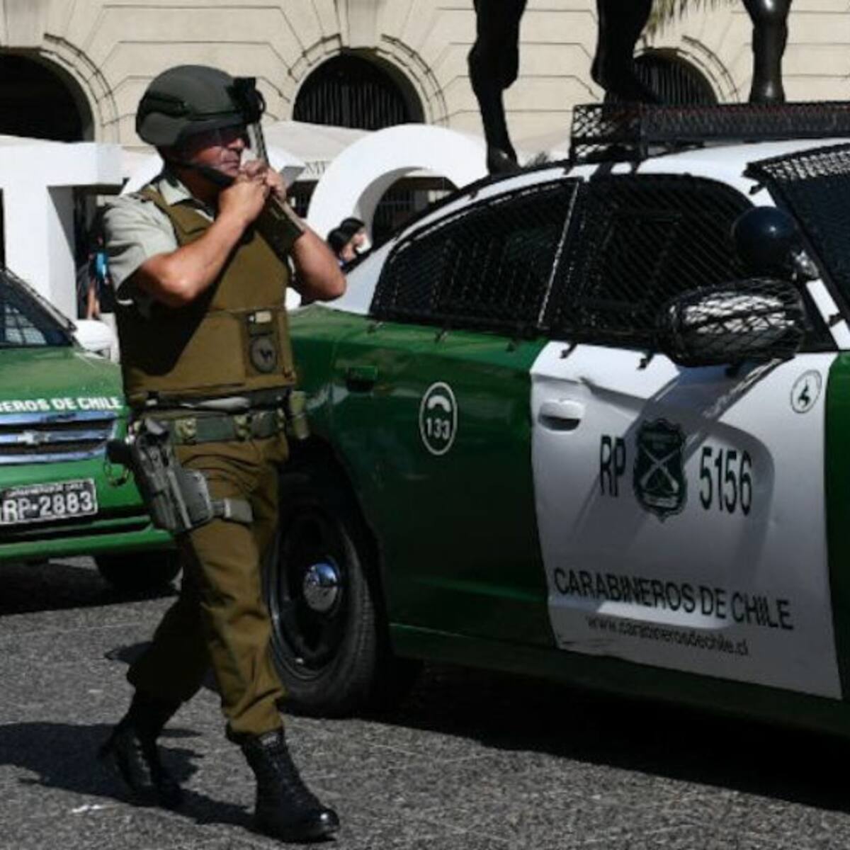 Conductor de aplicación de transporte atropella a ladrón que le robó su celular en Recoleta