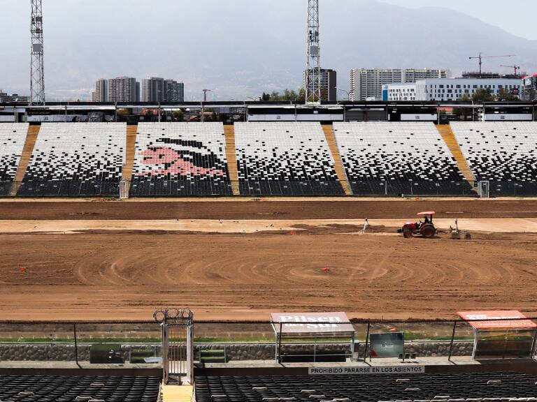 Luego de 33 años: Colo Colo cambia por primera vez el pasto del Estadio Monumental