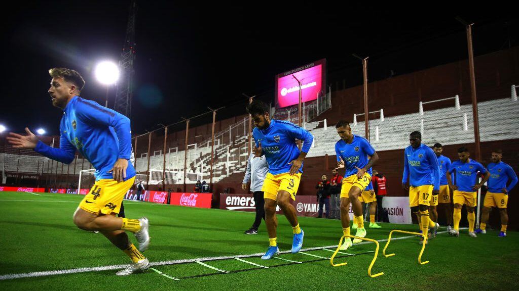 LANUS, ARGENTINA - OCTOBER 31: Boca Juniors warm up ahead of a match between Lanús and Boca Juniors as part of Superliga Argentina 2019/20 at Estadio Ciudad de Lanus (La Fortaleza) on October 31, 2019 in Lanus, Argentina. (Photo by Chris Brunskill/Fantasista/Getty Images)