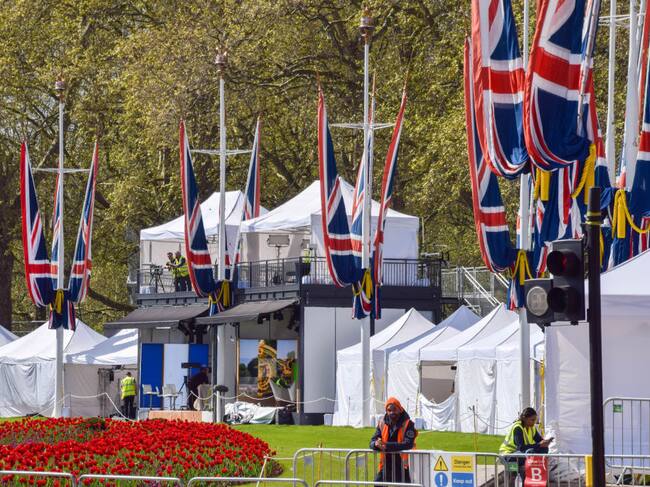 La zona para la prensa a las afuera del Palacio de Buckingham en la ciudad de Londres