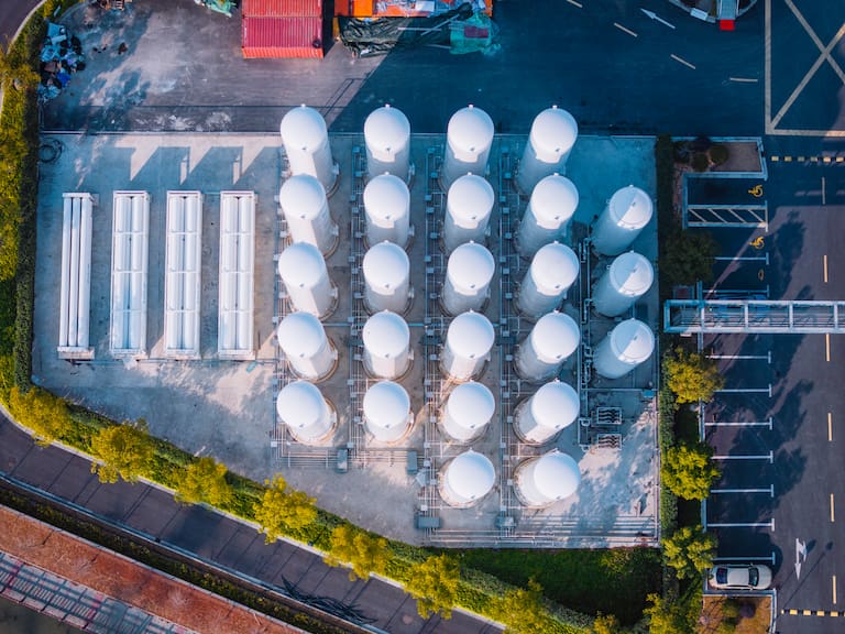 Conflicto armado en Irán amenaza la producción global de chips y suministro de helio