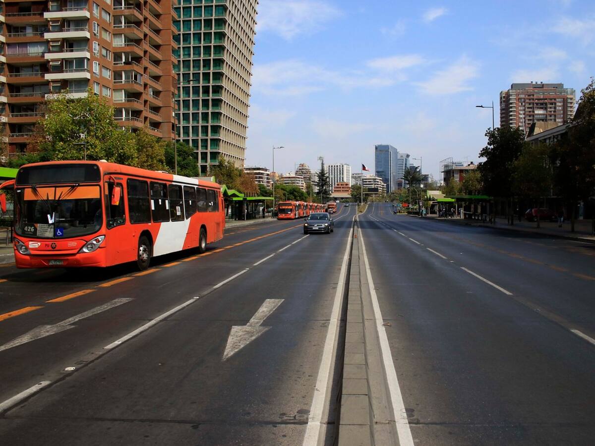 Ministra Gloria Hutt anunció recorte horario al transporte público