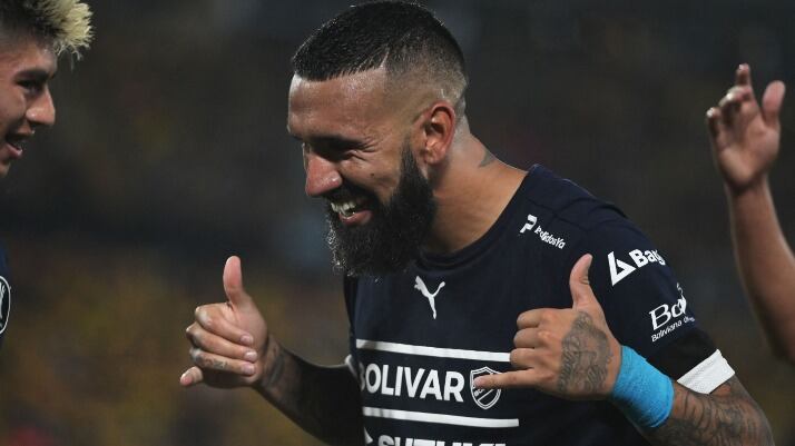 Padre de Ronnie Fernández destaca la carrera de su hijo: "La liga boliviana y la árabe están por sobre la chilena"