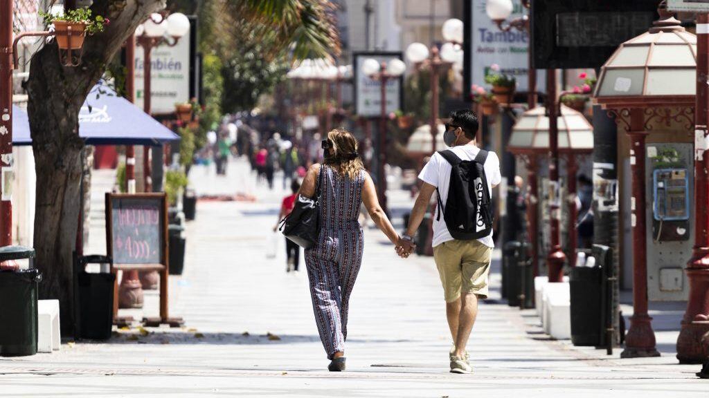02 ABRIL 2020 / ARICAPersonas transitando por el centro de la ciudad a pesar de las restricciones por semana santa
NICOLAS LE-BLANC / AGENCIAUNO