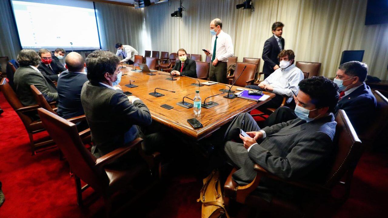08 DE JULIO DE 2020/VALPARAISOLos ministros Cristian Monckeberg, Claudio Alvarado e Ignacio Briones, sostienen una reunion con parlamentarios de Renovacion Nacional, en el marco de la discusion del proyecto de reforma constitucional que permite el retiro de parte de los fondos de las AFP.
FOTO: LEONARDO RUBILAR CHANDIA/AGENCIAUNO