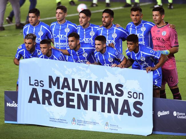 El equipo de Godoy Cruz pide el regreso de Las Malvinas a Argentina