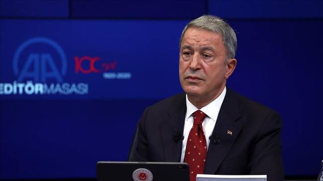 El ministro de defensa turco Hulusi Akar