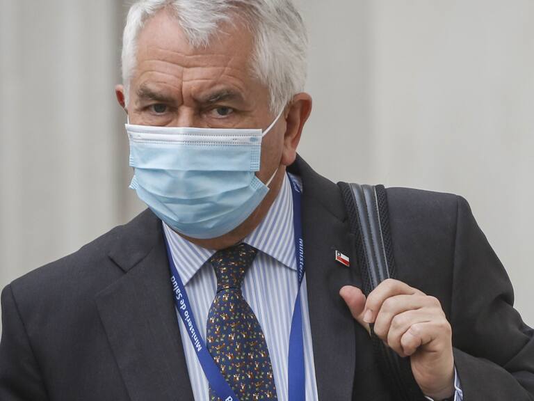 Minsal solo sacó 16 correos de los 49 mil que se requisaron para entregar a la fiscalía