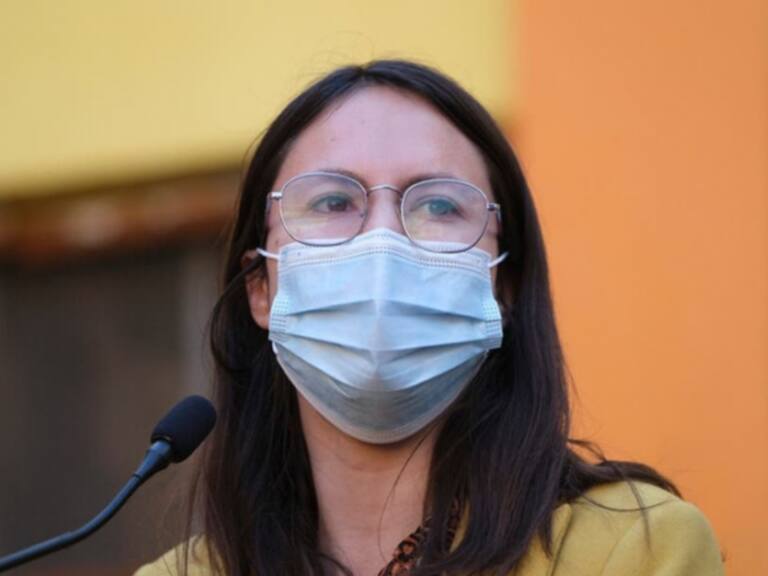 Irací Hassler condena violencia de estudiantes en Municipalidad de Santiago: «Nada tiene que ver con las demandas»