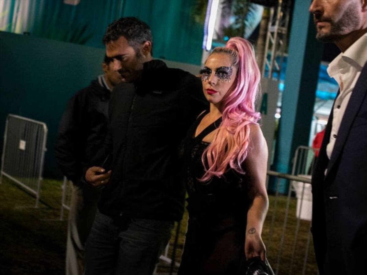 Lady Gaga se dejó ver en público con su novio Michael Polansky en el Super Bowl
