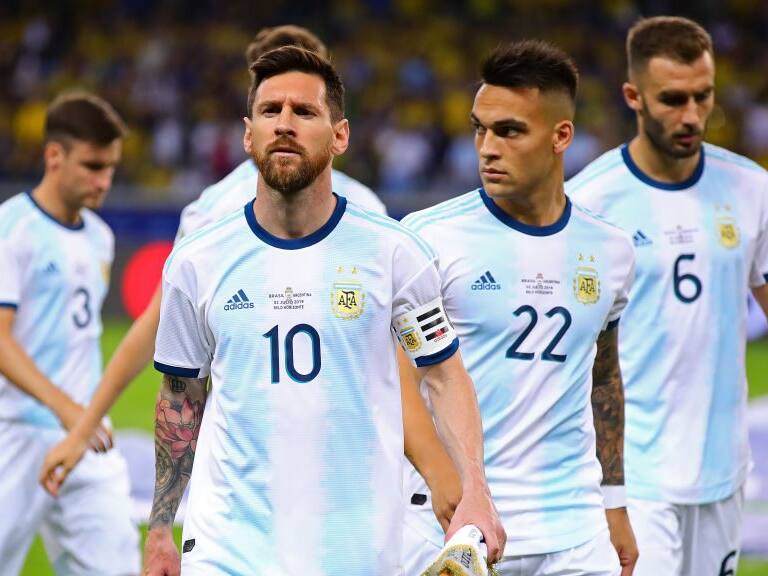 BELO HORIZONTE, BRAZIL - JULY 02: Lionel Messi of Argentina looks on ahead of the Copa America Brazil 2019 Semi Final match between Brazil and Argentina at Mineirao Stadium on July 02, 2019 in Belo Horizonte, Brazil. (Photo by Chris Brunskill/Fantasista/Getty Images)