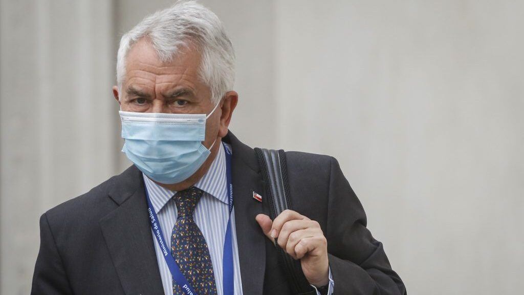 15 de octubre del 2020/SANTIAGOEl ministro de Salud, Enrique Paris, se retira tras realizar el balance covid en el Palacio de la Moneda. 
FOTO: SEBASTIAN BELTRAN GAETE/AGENCIAUNO