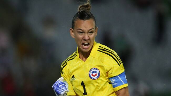 Christiane Endler es incluida entre las 20 candidatas para el Balón de Oro 2022