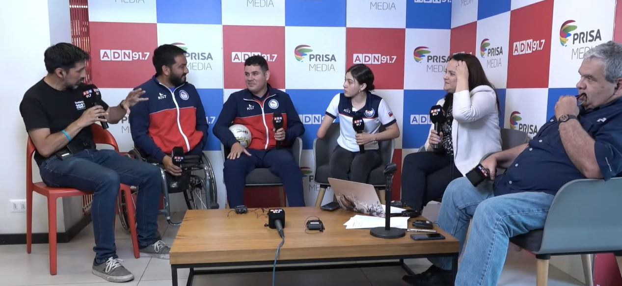 Francisco Cayulef, Erik Rodríguez y Kiara Godoy compartieron en los estudios de Prisa Media con Diego Sáez, Isabel Toloza y Aldo Schiappacasse.