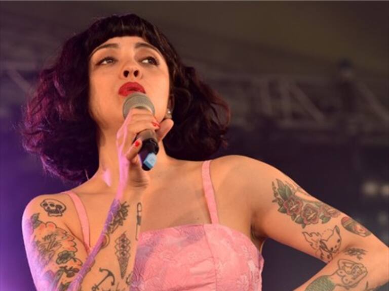 Mon Laferte emplaza a Piñera en emotiva transmisión: «Esto se le salió de control»